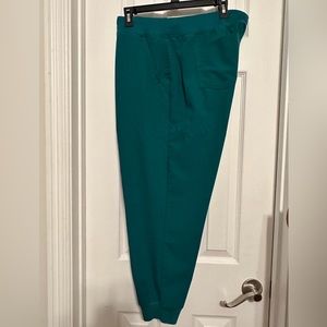 Figs Hunter green used a few times still in very good condition